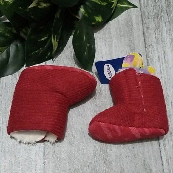 MYGGPP Red Nnit Faux Fur Baby Booties NEW Infant 0-6 Months - Picture 5 of 10